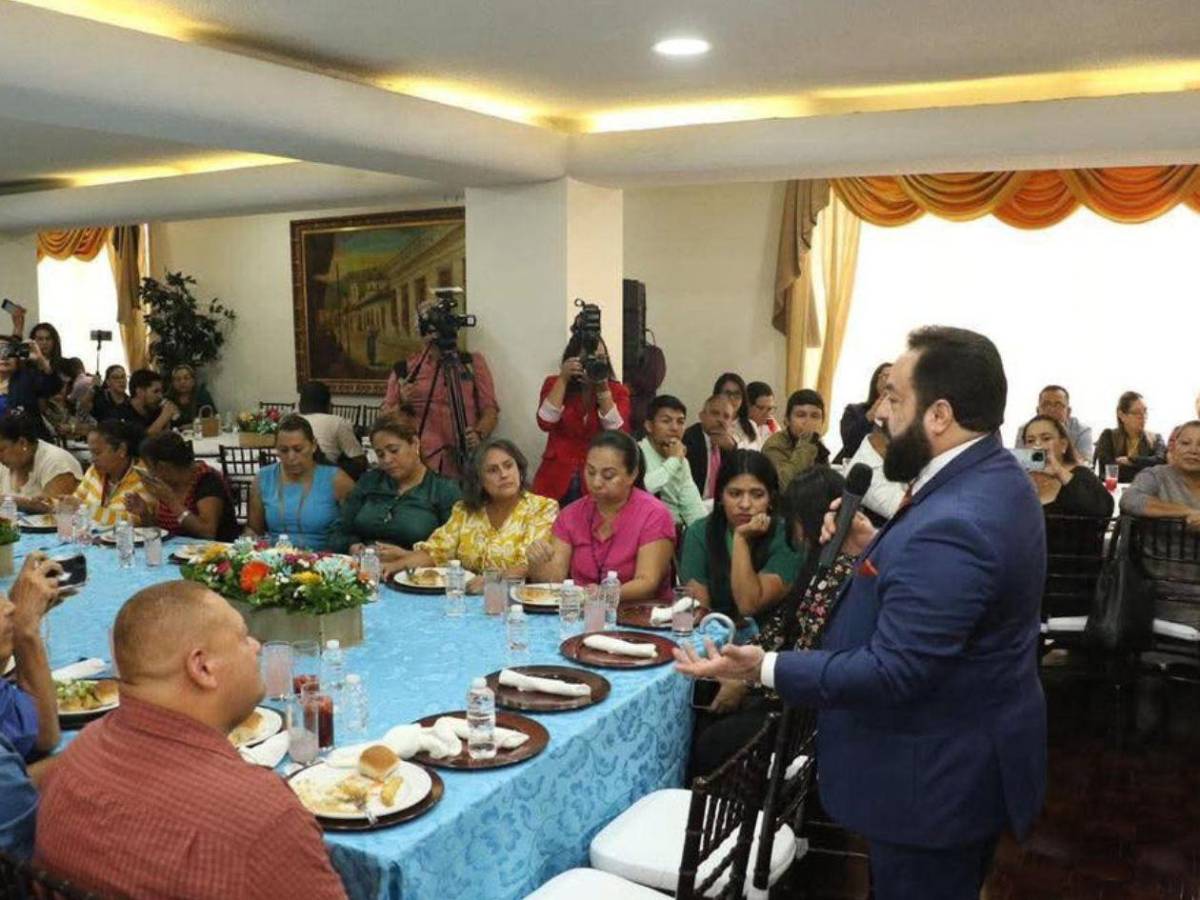 Luis Redondo se queja de la comida del Congreso Nacional: No es buena