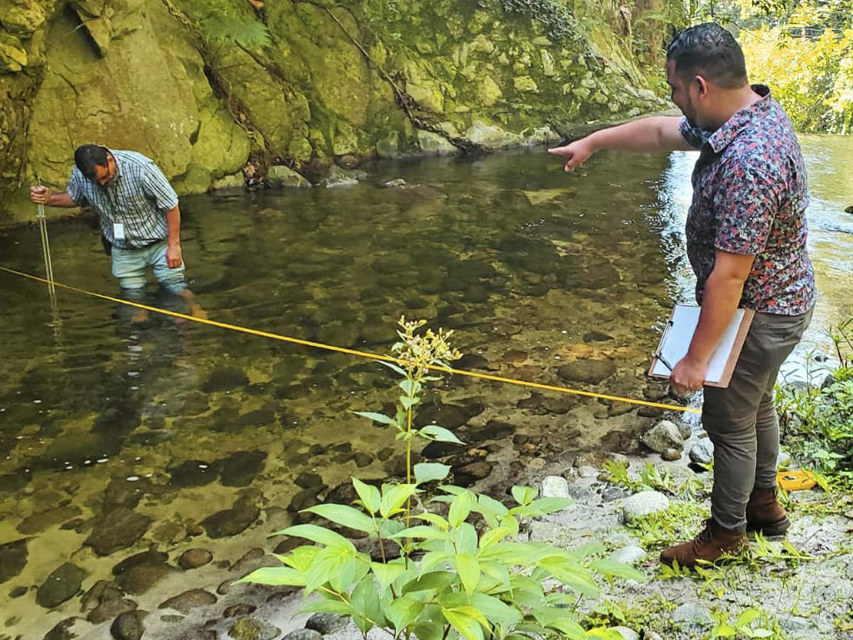 Personal de la Gerencia de Ambiente realiza monitoreo continuo de los caudales de los principales ríos y quebradas que atraviesan el municipio.
