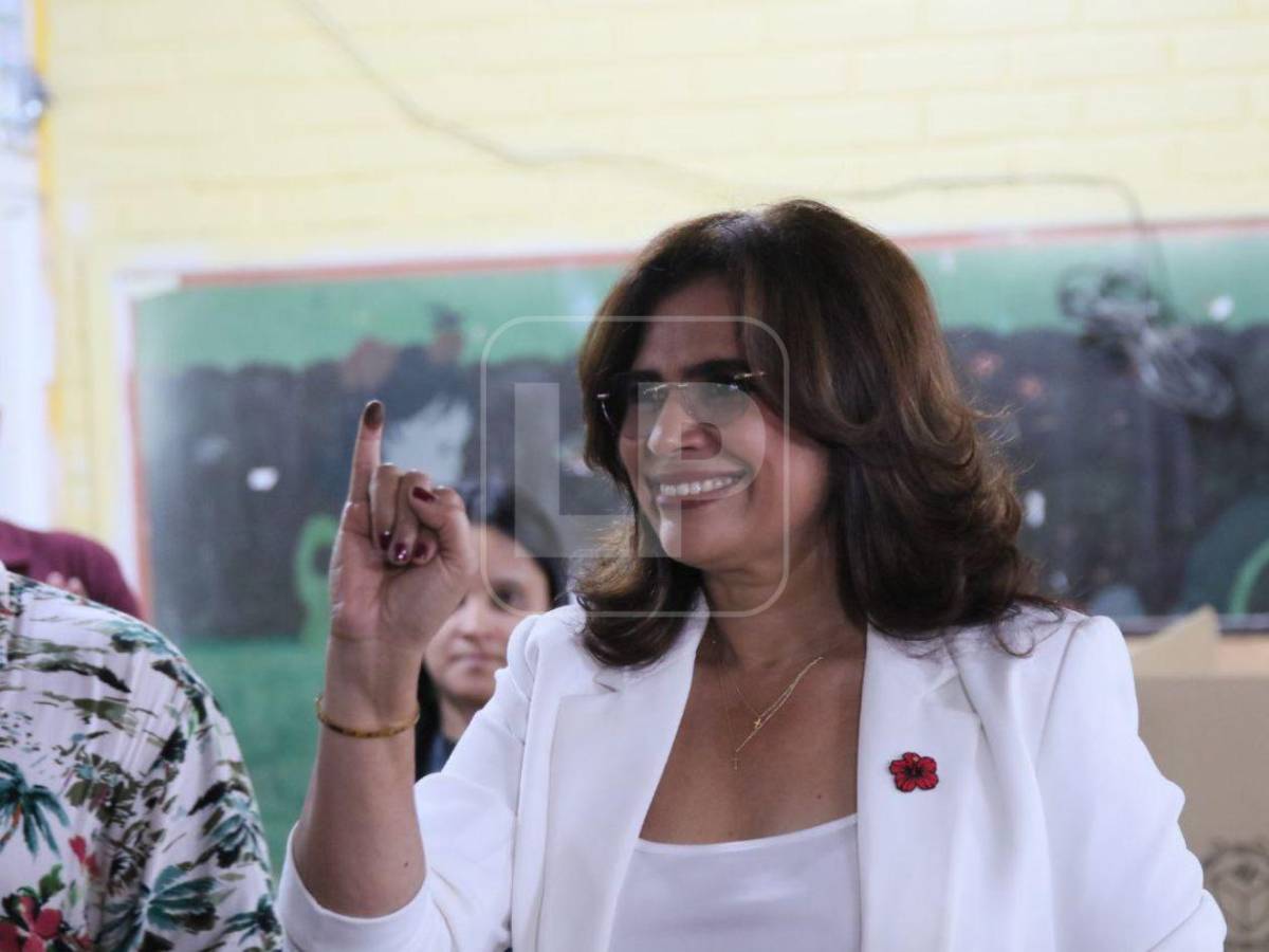 Rixi Moncada, la primera candidata a la presidencia en acudir a las urnas