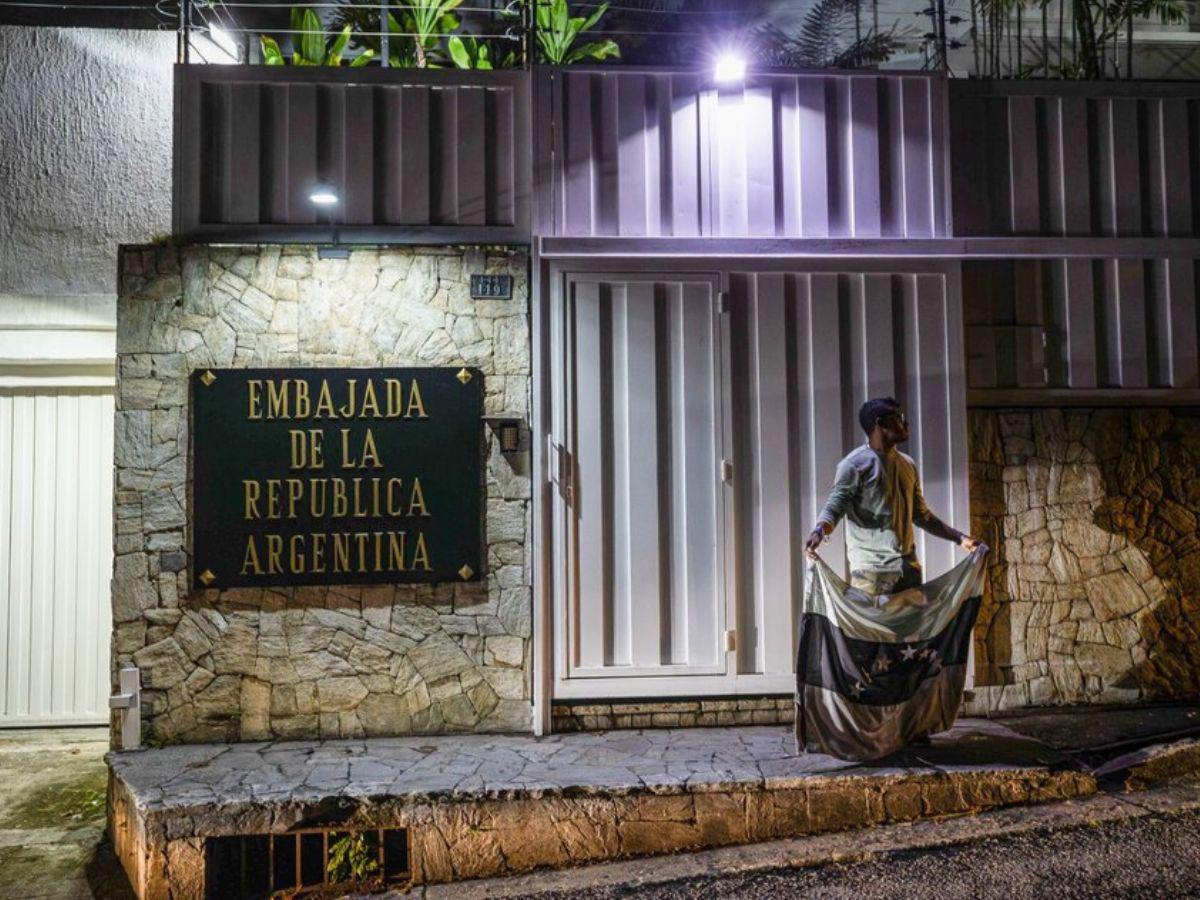 La embajada de Argentina abandona Venezuela