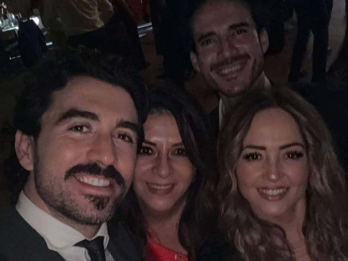 ¿Quién es el misterioso galán con el que posa Andrea Legarreta?