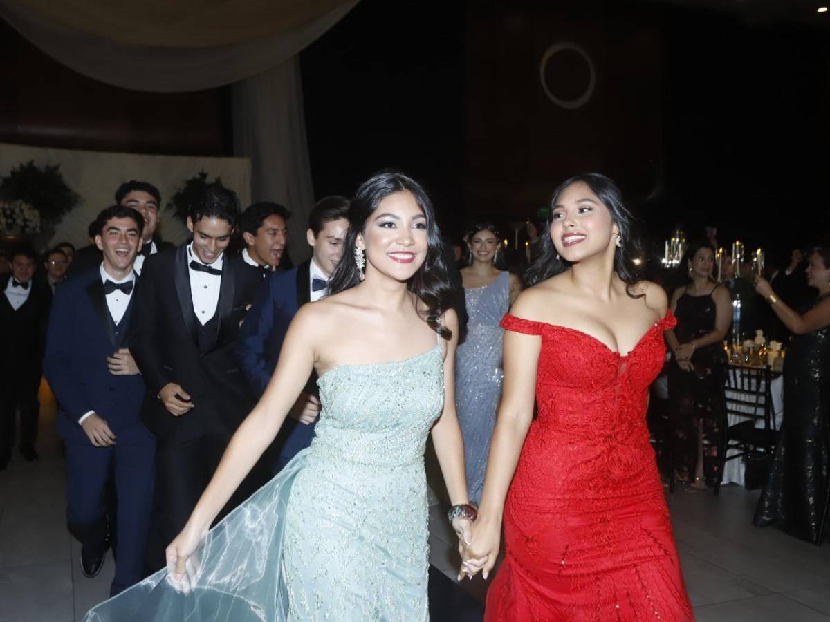 Seniors 2025 de la Santa María del Valle festejan su graduación