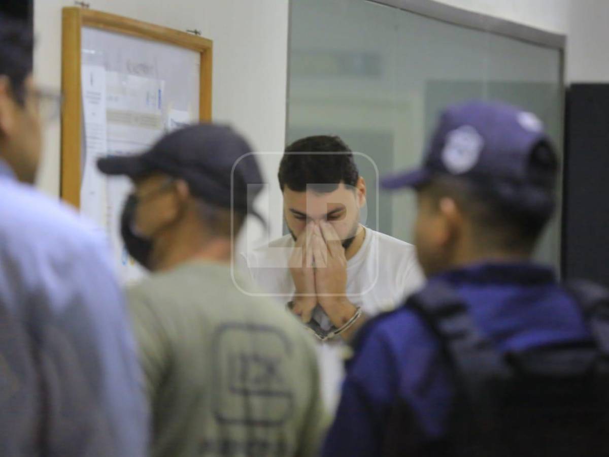 Dennis Galván, ligado al crimen de Valeria Alvarado, rompe en llanto en los juzgados