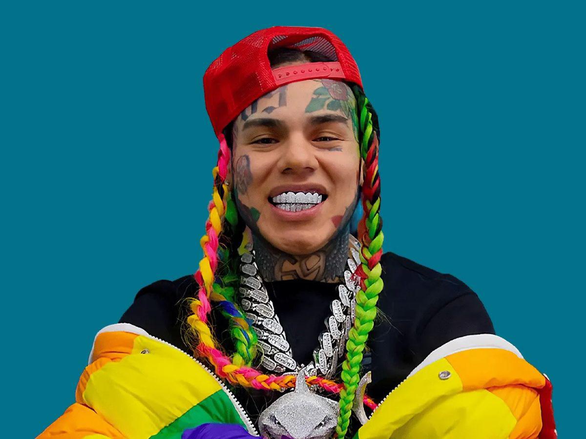 Tekashi 6ix9ine sale de la cárcel y presume autógrafo de Nicolás Maduro