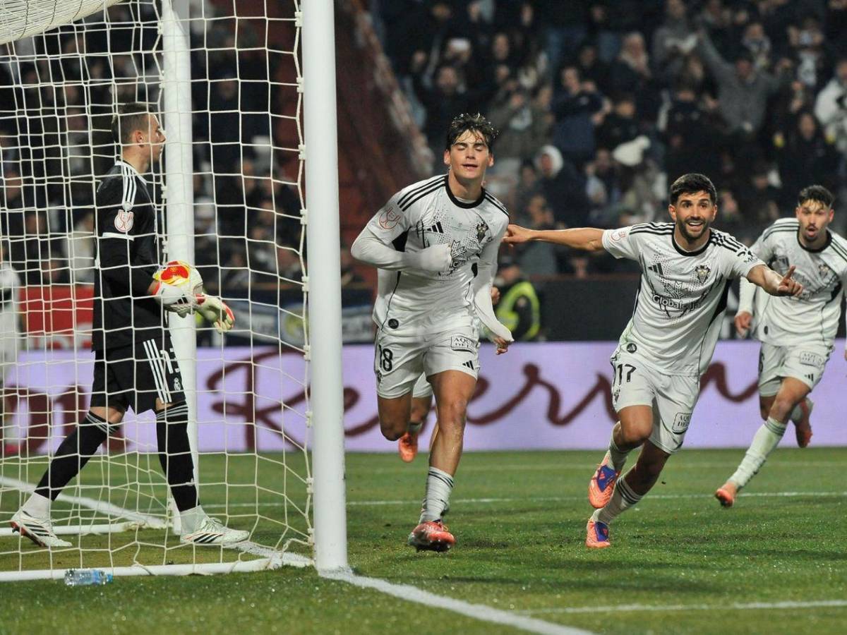 Florentino avisa: Real Madrid ya busca nuevo DT tras mal debut de Arbeloa