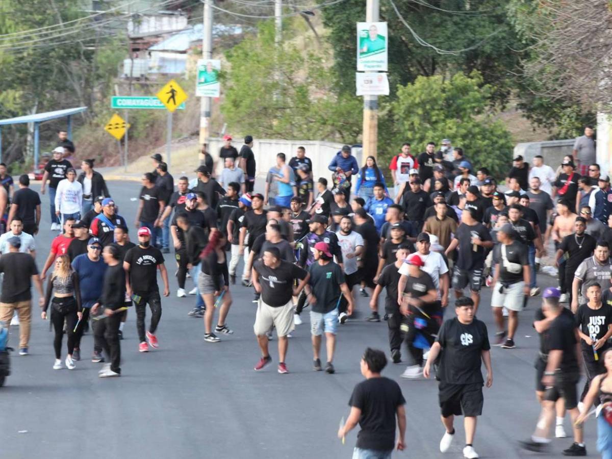 Disturbios: barras de Motagua y Olimpia se enfrentan afuera del Nacional