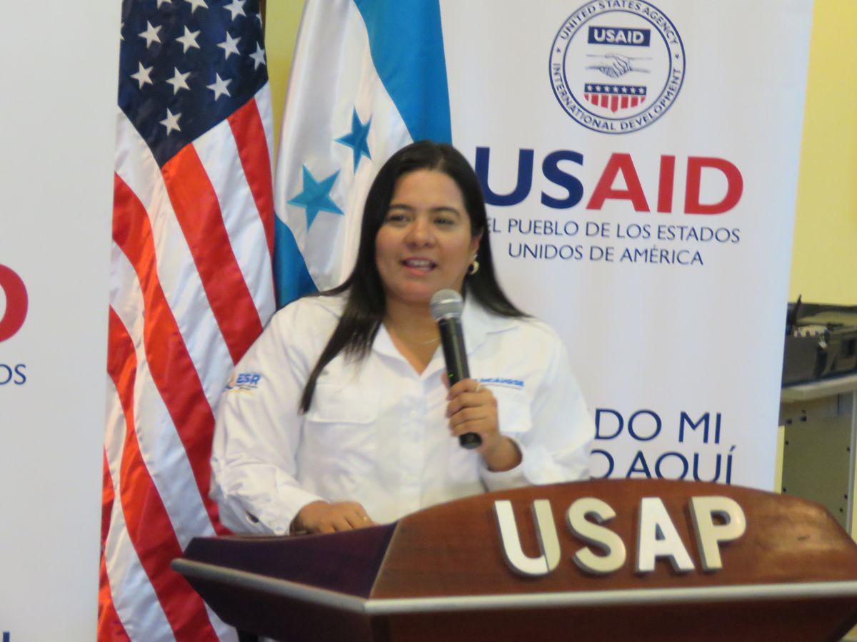 Yosseline Gálvez, Especialista de Comunicaciones de FUNDAHRSE también estuvo presente durante el evento.