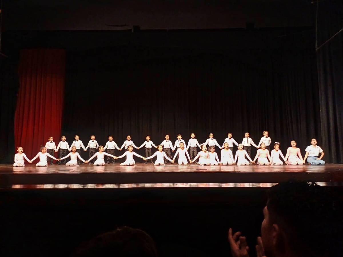 Talent show Grace Christian Academy: noche de música y de petición de matrimonio