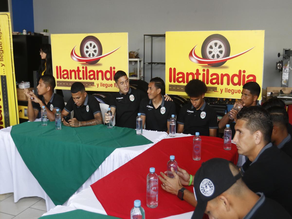 Llantilandia patrocinador oficial del Marathon organiza firma de autógrafos