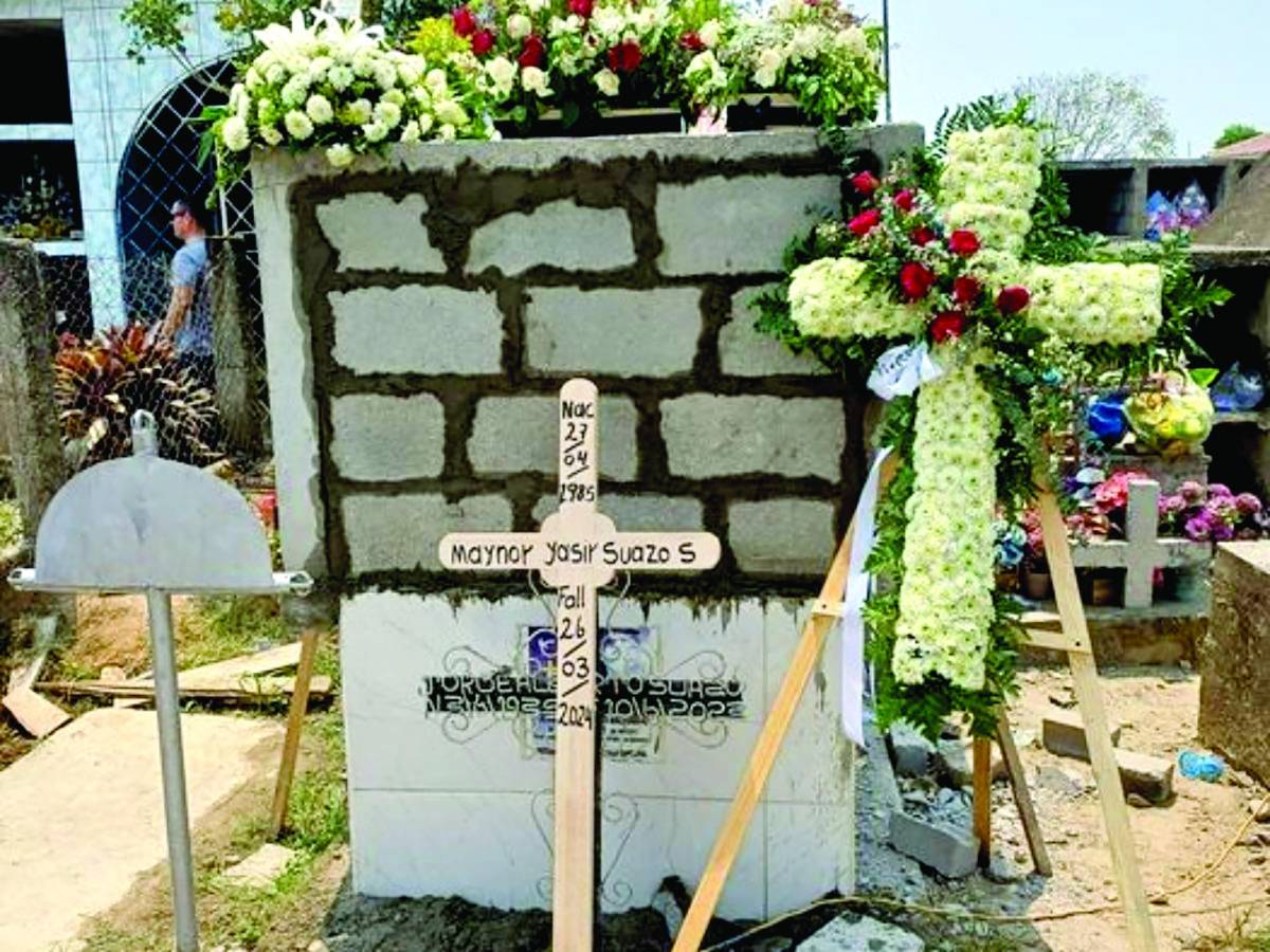 El cuerpo del hondureño fue sepultado junto a la tumba de su padre.