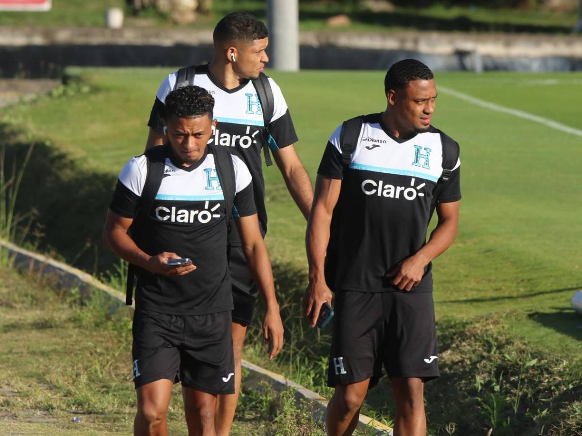 Selección de Honduras tuvo primer entreno, caras nuevas y alarma con jugador