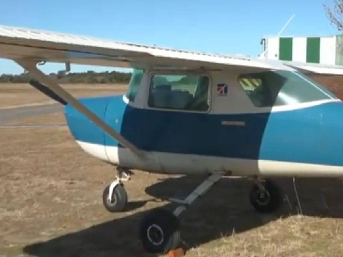 Muere un instructor de aviación tras saltar de un avión en pleno vuelo y dejar a su alumna a cargo del aterrizaje