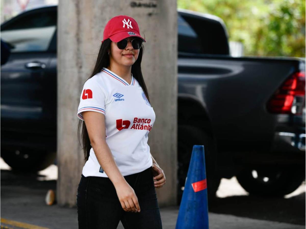 Derroche de bellezas en la final, revuelo por Nasralla y esposa de jugador cautiva