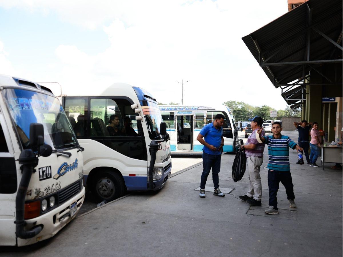 Menor concurrencia marca el retorno de viajeros en la Gran Central de Buses