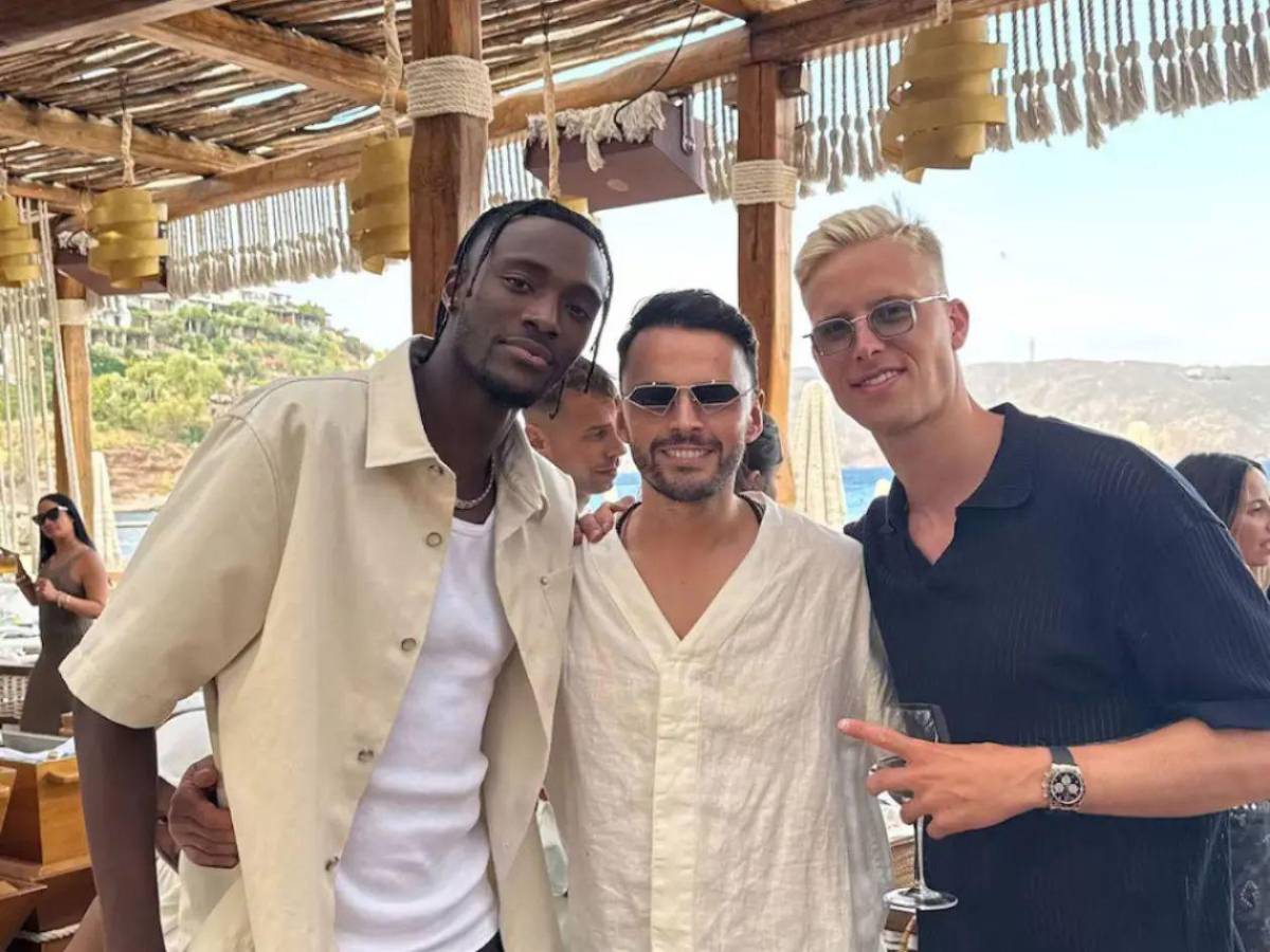 Revelan a jugador que organizaba fiestas de futbolistas con sexo y gas de la risa