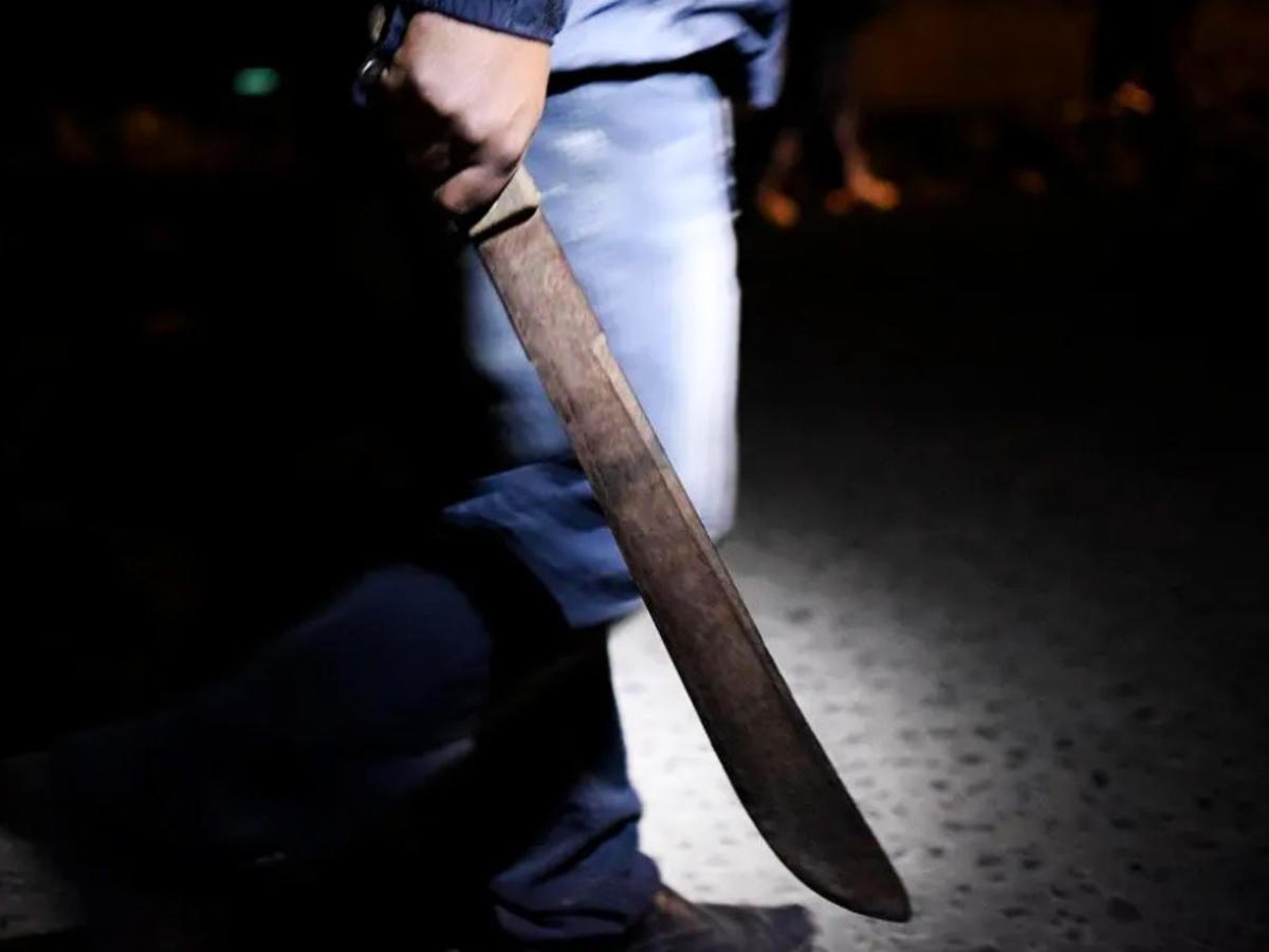 Hondureño caminó con la cabeza de su víctima en la mano