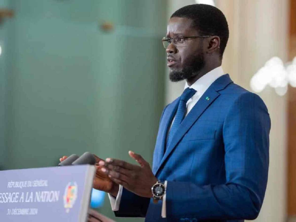 Festejó con sus dos esposas tras título de Senegal: Siempre están a mi lado