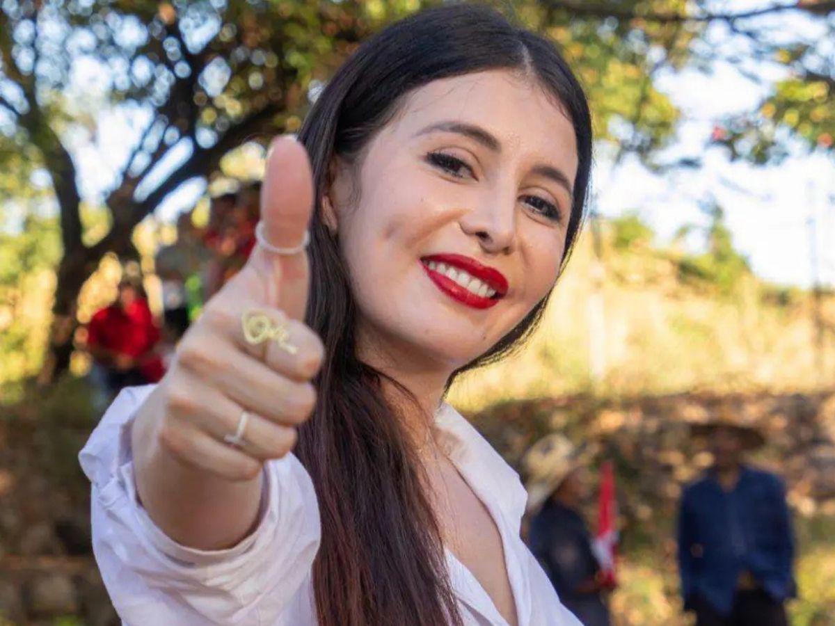 Iroshka contra Alex Cáceres y lo señala por comentarios irresponsables