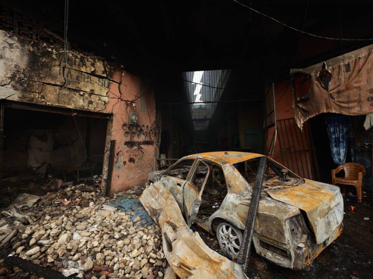 Imágenes que duelen: así luce el mercado Medina un día después del incendio