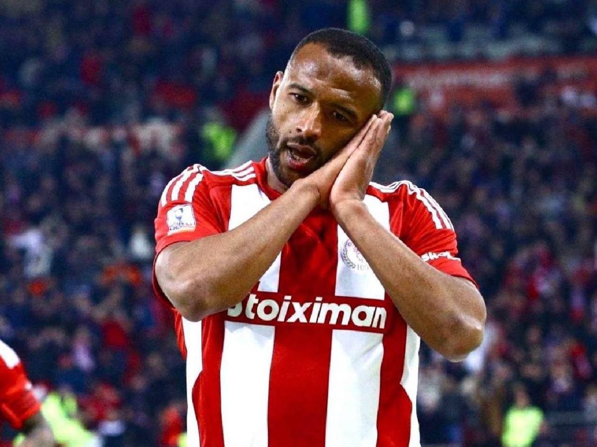 Show de Luis Palma en Grecia, ‘lujo’ del hondureño y mensaje del Olympiacos