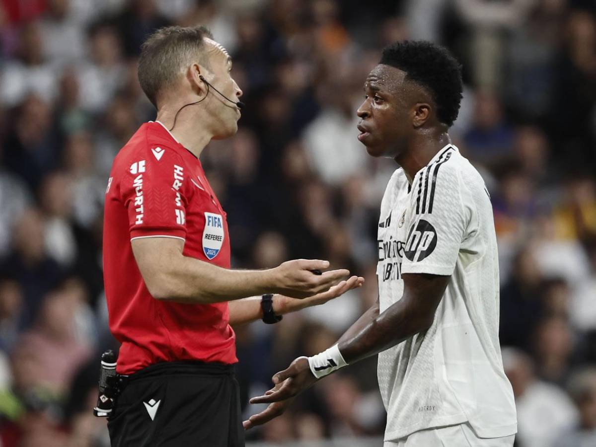 Real Madrid recibe 'regalo' arbitral, Vinicius señalado y enfado de Mbappé