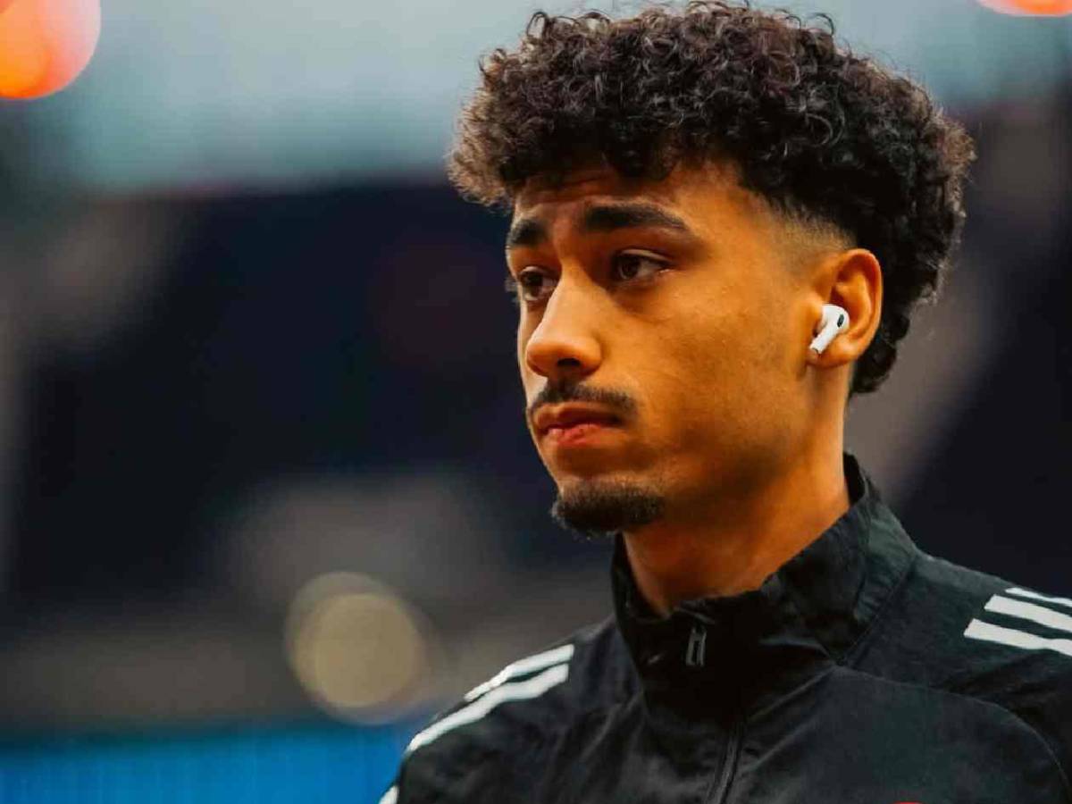 Hansi Flick lo sentó y tendría a su sustituto: el nuevo fichaje para el Barcelona