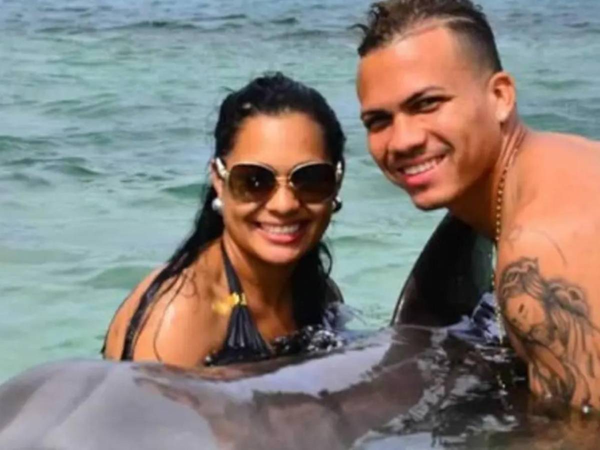 Esposa de Arnold Peralta conmueve y sorprende a diez años del crimen de su amado