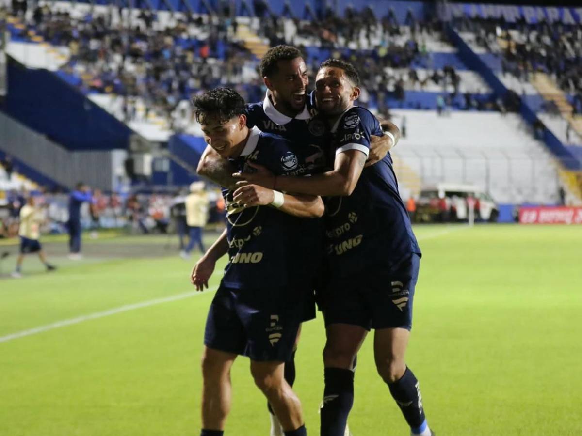 La fiesta de Motagua, el villano del Alianza, enfado con el árbitro y rubia roba miradas
