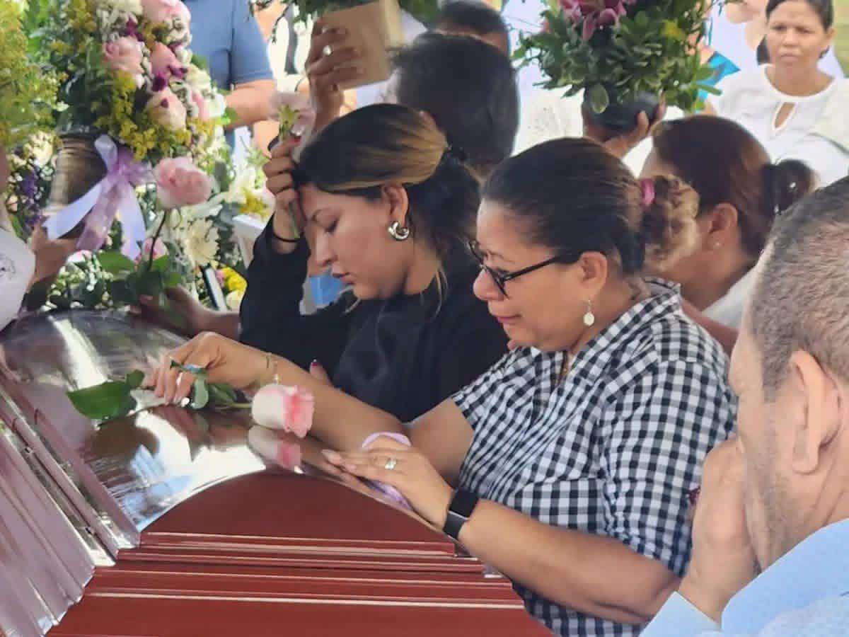 Así era Norma Ramírez, la gemela que murió tras escapar de un asalto en bus en TGU