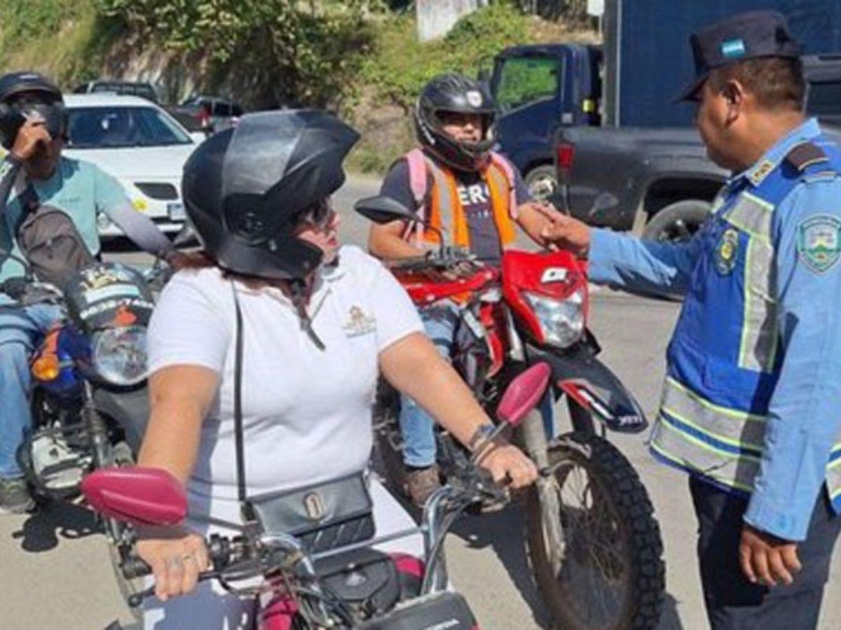 Así debe lucir correctamente el chaleco reflectivo, según DNVT