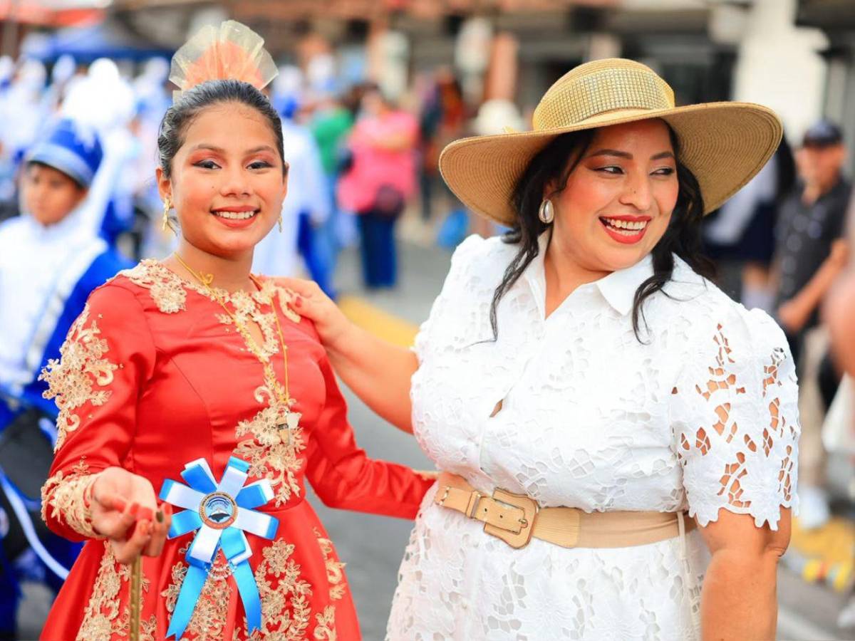 Vocación y elegancia: los docentes también brillaron en las fiestas patrias