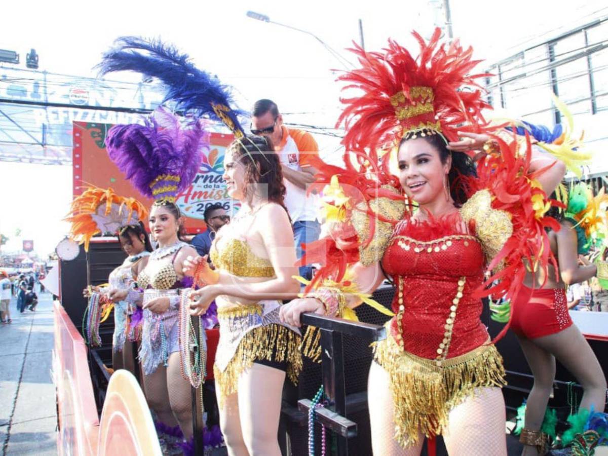 Carrozas, música y baile: así se vive el gran cierre de la Feria Isidra en La Ceiba