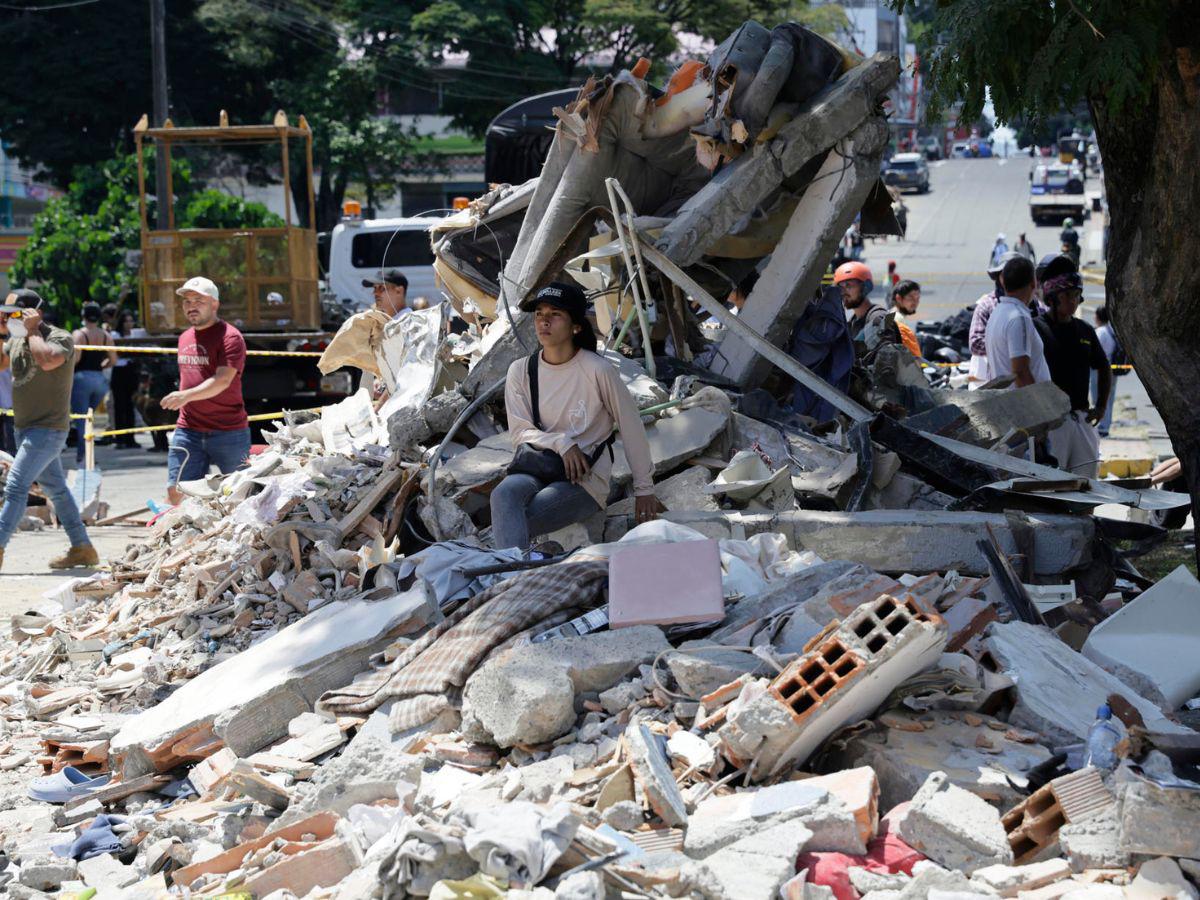 Hallan intacta a Virgen de Guadalupe entre los escombros tras terremoto en Colombia