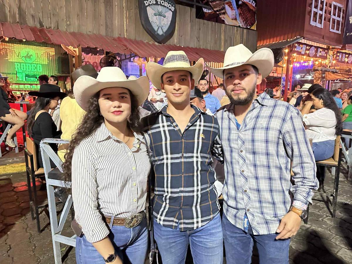 Sampedranos disfrutan en el AGAS y en el concierto de Ninel Conde