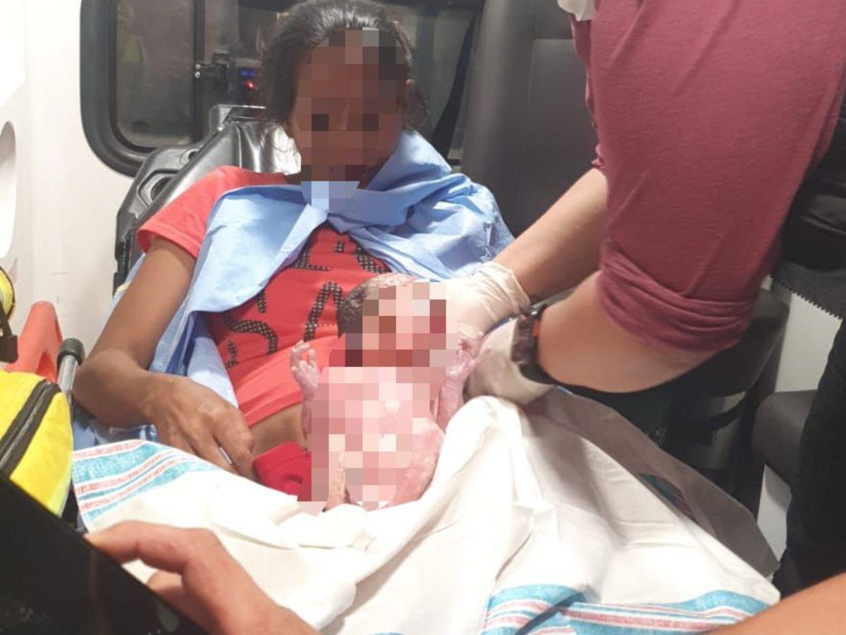 Hondureña da a luz en pleno centro de San Pedro Sula (fotos)