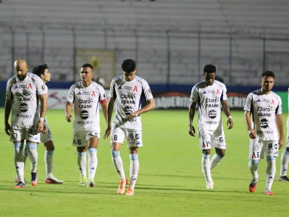 La fiesta de Motagua, el villano del Alianza, enfado con el árbitro y rubia roba miradas