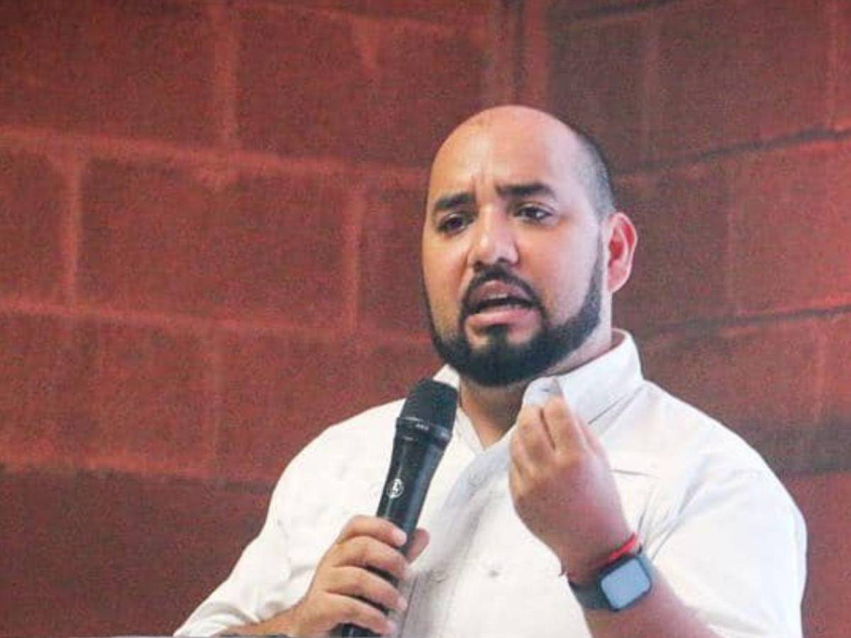 ¿Se unirá Daniel Esponda al Partido Liberal? Esto respondió el exministro