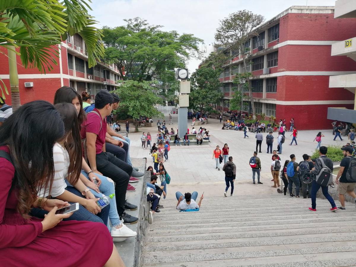 Unah retoma uso de mascarilla por rebrote de covid-19