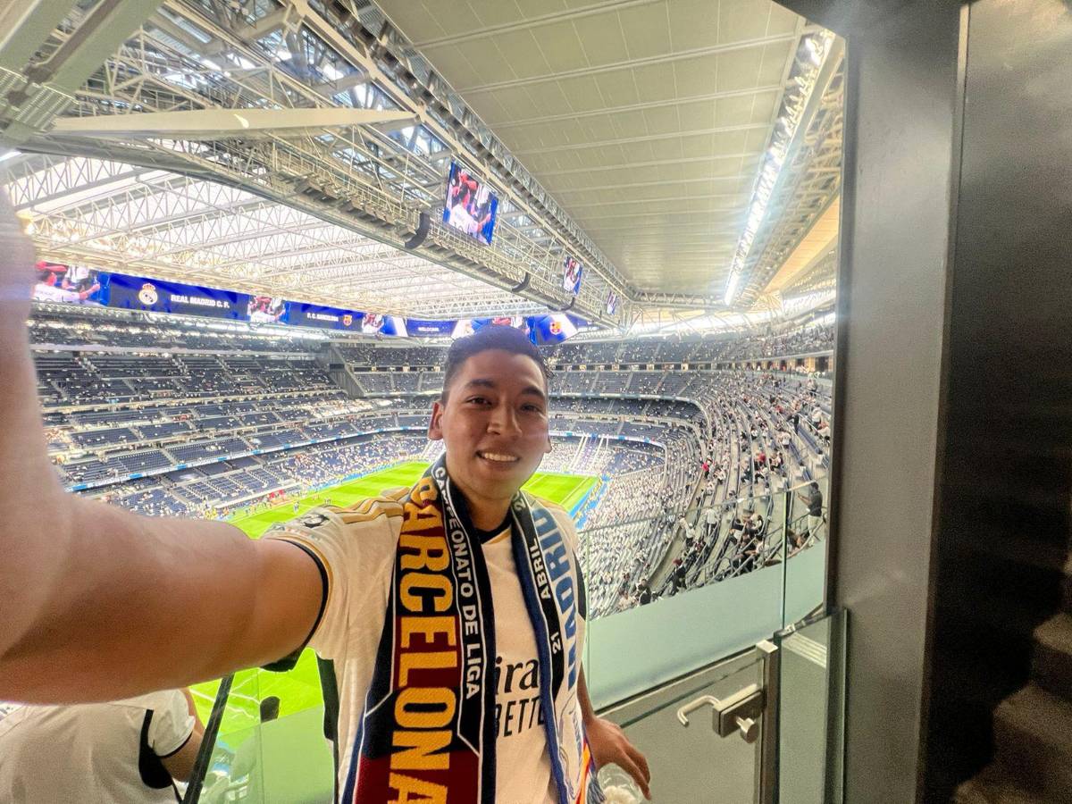 El hondureño disfrutó del triunfo del Real Madrid sobre Barcelona.