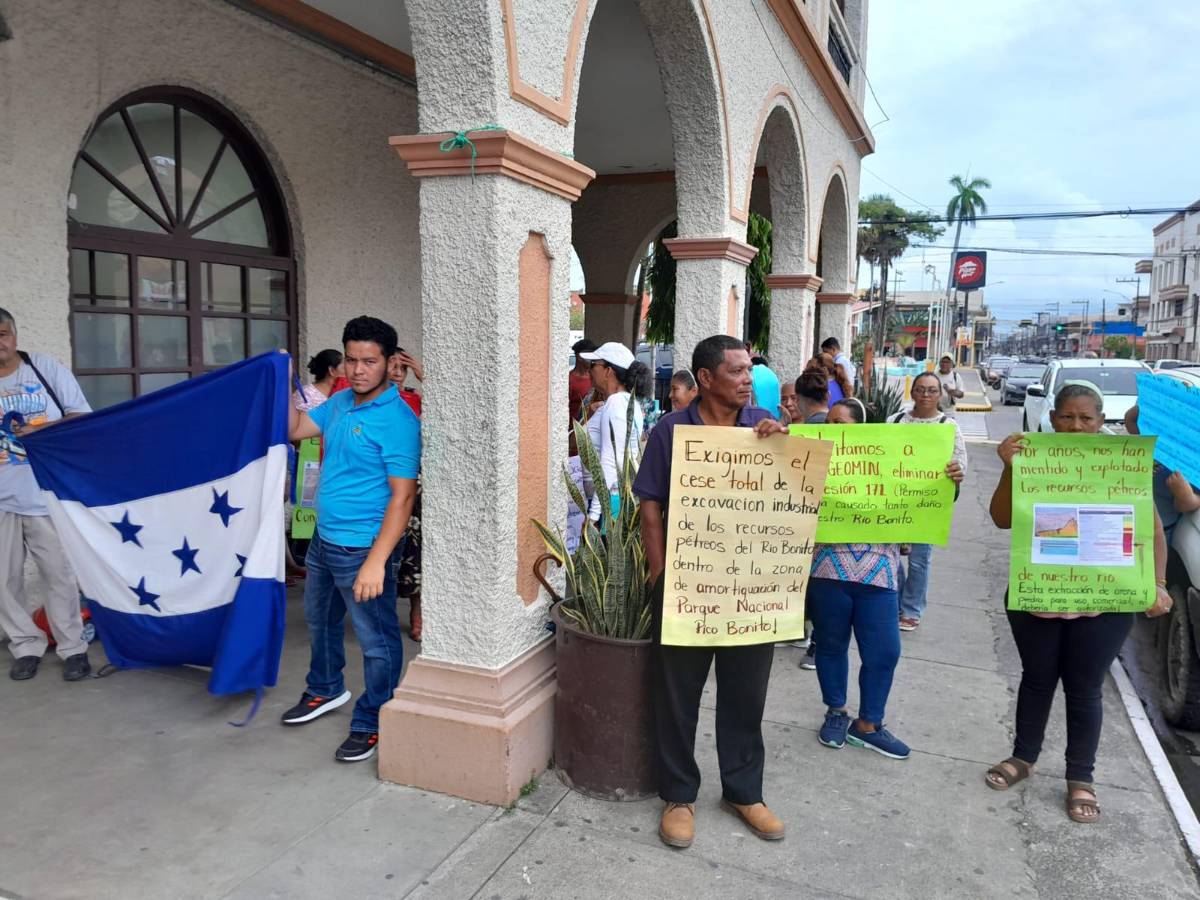 Patronatos protestan por daños al área protegida de Pico Bonito