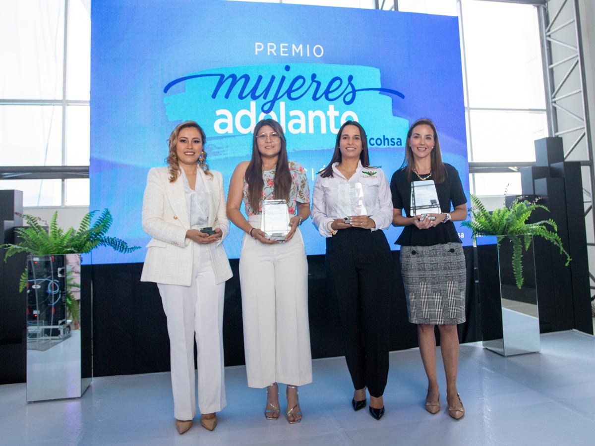 Jolibeth Baca, ganadora del premio Emprendedora sin FronterasMartha Benavides, ganó la categoría de Emprendimiento DisruptivoLidia Sandoval, fue galardonada con el premio Emprendimiento Económico yKathia Yacamán, ganó la categoría de Liderazgo Empresarial Femenino.