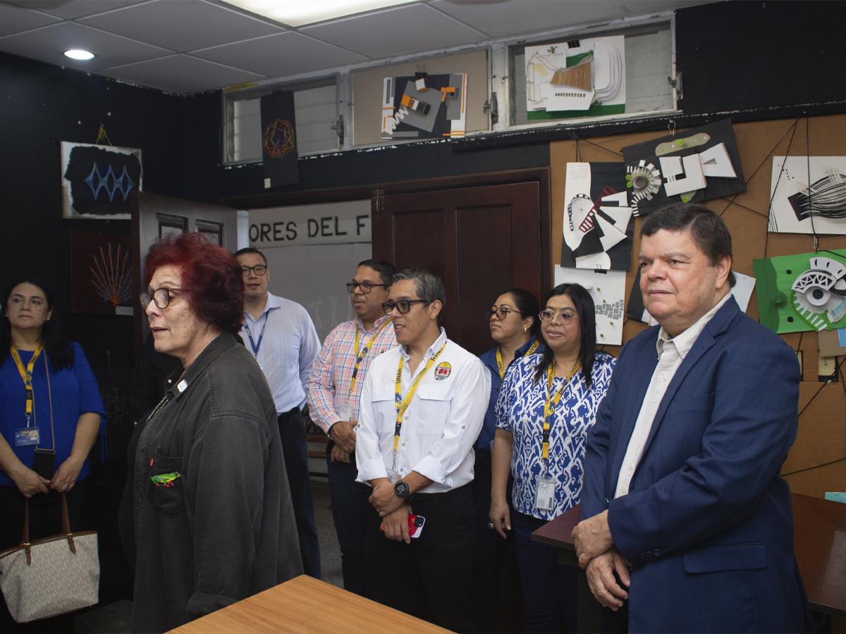El Dr. Odir Fernández, (UNAH), la Dra. Cleopatra Duarte y su equipo de trabajo, realizaron la visita a la instalaciones de la USAP.
