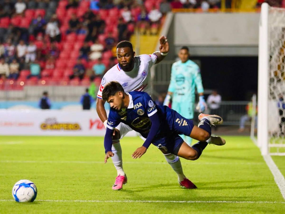 Del Mundial a Honduras, héroe de Olimpia para ganar Supercopa y cariñitos a jugador de Motagua