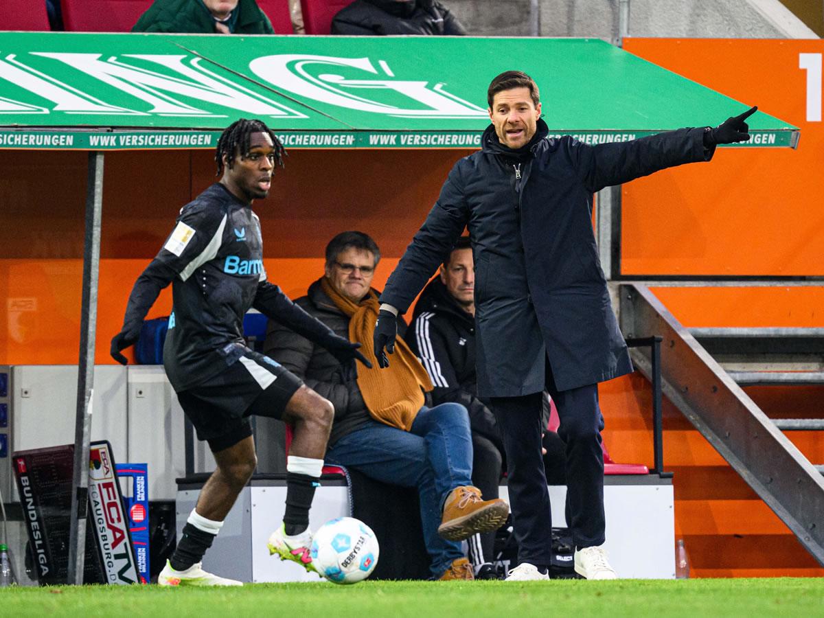 Xabi Alonso vuelve a meter al Bayer Leverkusen en la pelea por la Bundesliga.