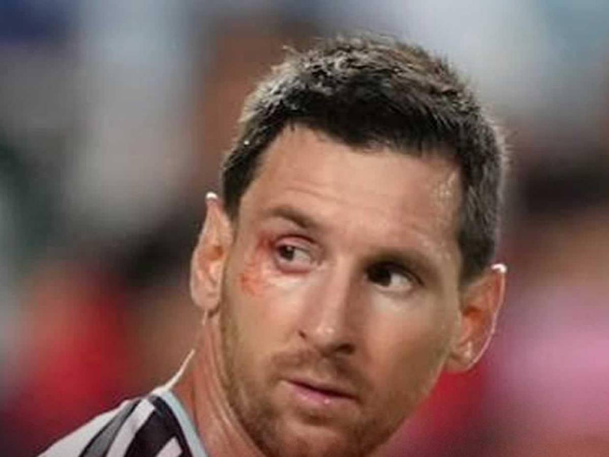 Otra ayuda a Argentina, fuerte cruce de Messi con árbitro, agresión y apareció su enemigo