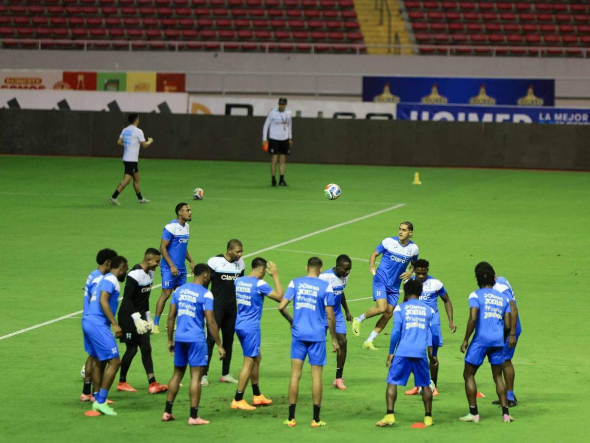 Honduras con buena noticia ante Costa Rica, ¿quién es la famosa chica de negro?