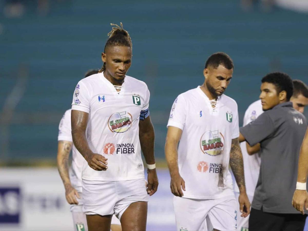 Bellas chicas cautivan, show del DT de Motagua y la fuerte lluvia en el Olimpia - Olancho