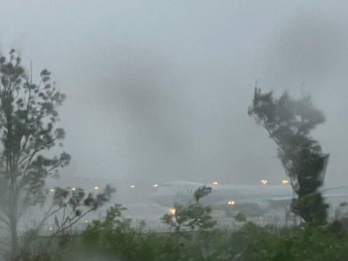 Inundaciones y vuelos cancelados por lluvias que no cesarán hasta el sábado en Florida