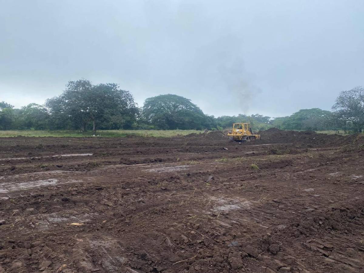 Techado y con butacas: inicia construcción de moderno estadio en Honduras