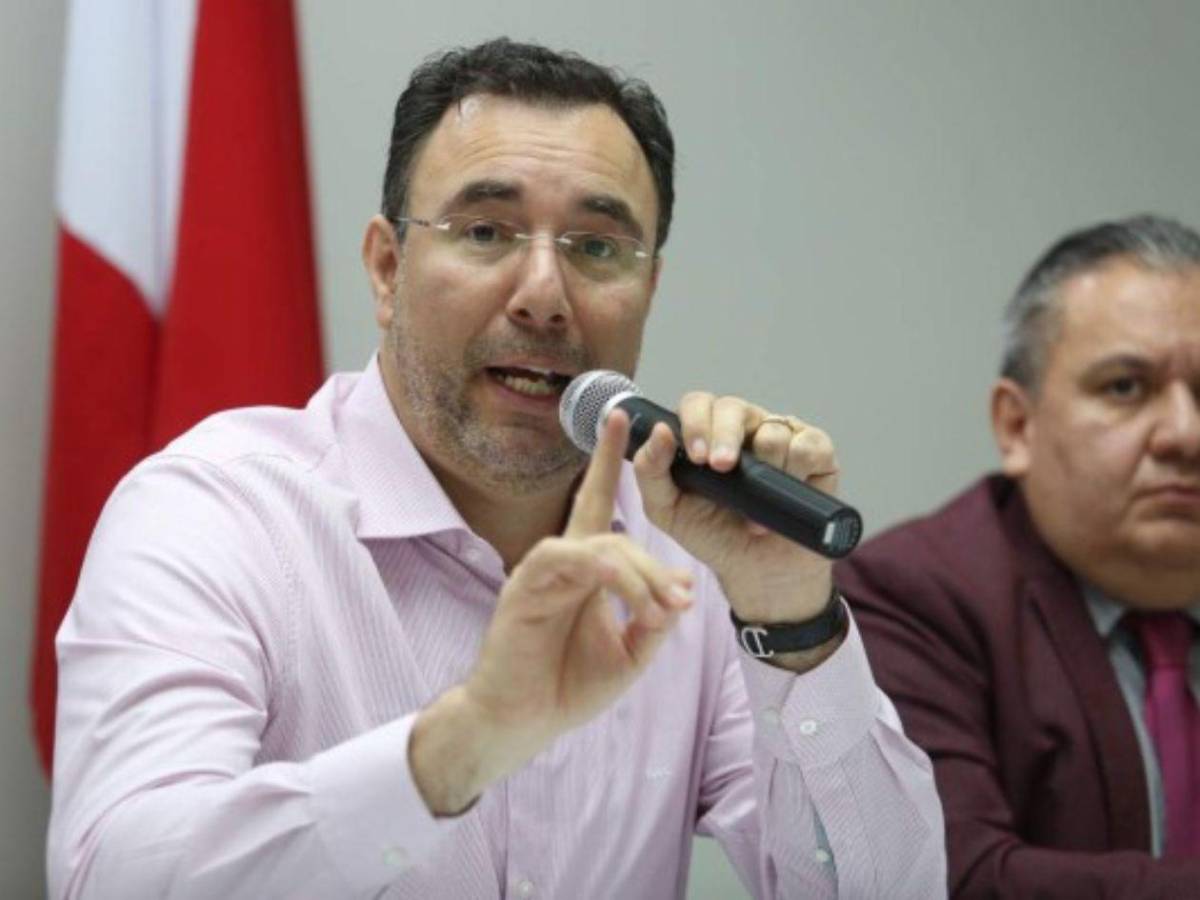 https://www.laprensa.hn/binrepository/1200x900/0c0/0d0/none/11004/BFBJ/lp-luis-zelaya-nasralla-2024_10772764_20250515155223.jpg